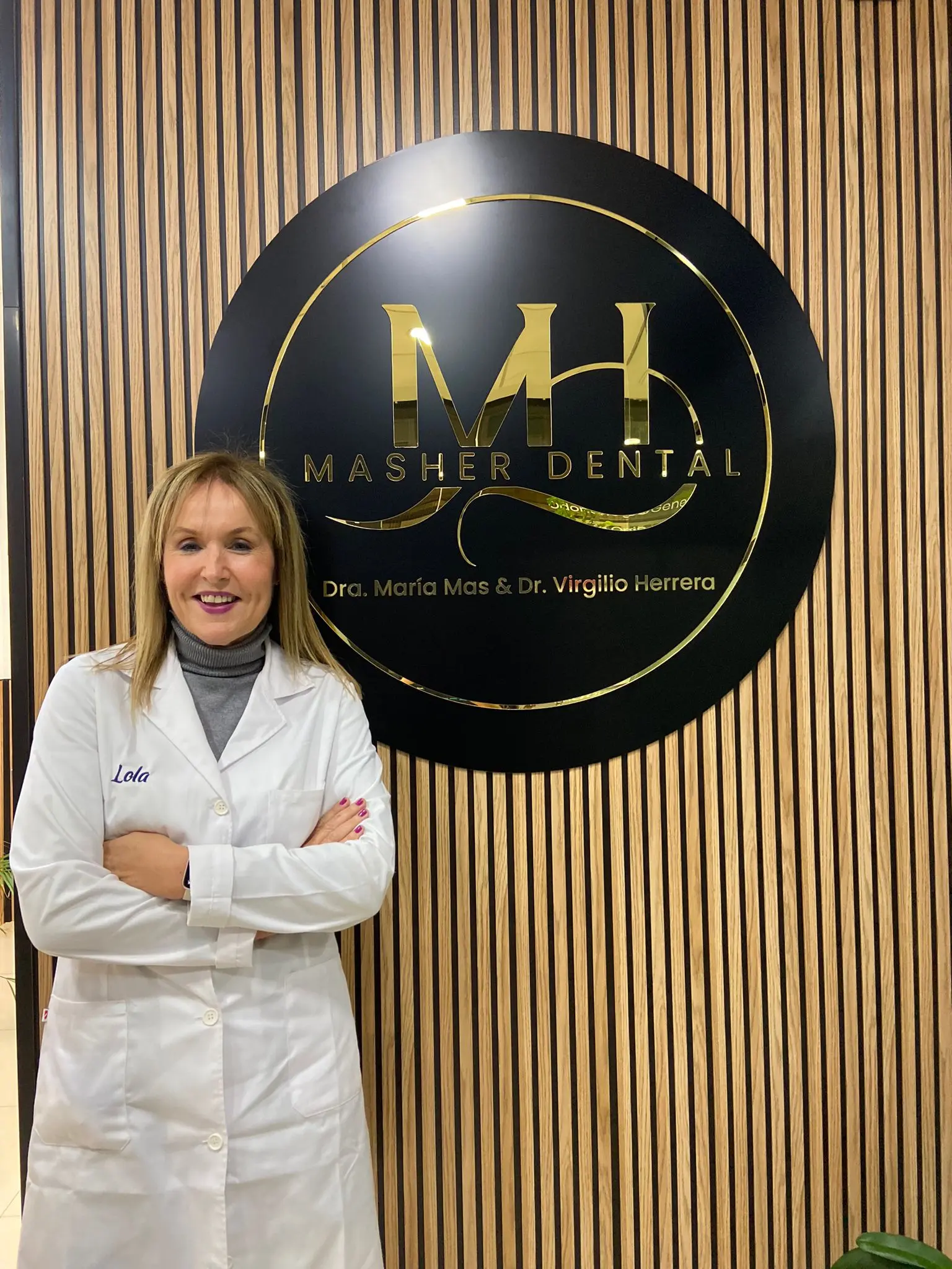 Lola, miembro del equipo de Masher Dental